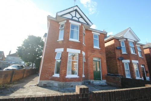 Arrange a viewing for Student house on Stanfield Road