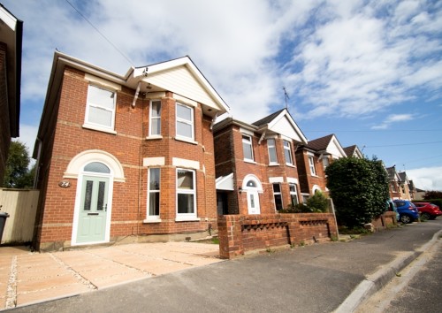 Arrange a viewing for Modern Student House on Nortoft Road