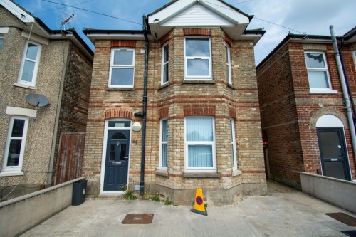 Arrange a viewing for Student house on Cardigan Road