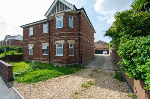 Arrange a viewing for Student house on Redhill drive