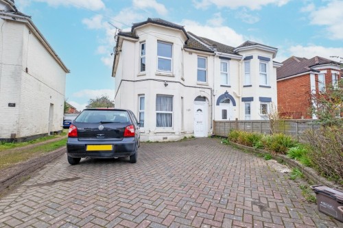 Arrange a viewing for Large 6 Bed student house Stewart Road