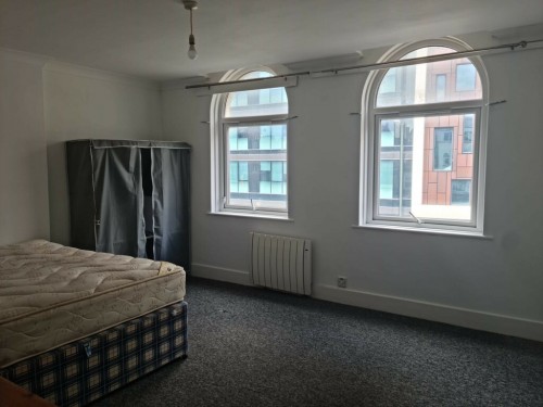 Arrange a viewing for Large 2/3 Bed property in Lansdowne