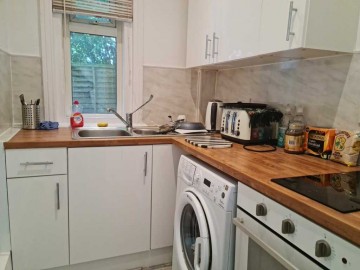 image of Flat 3, 3 Methuen Close