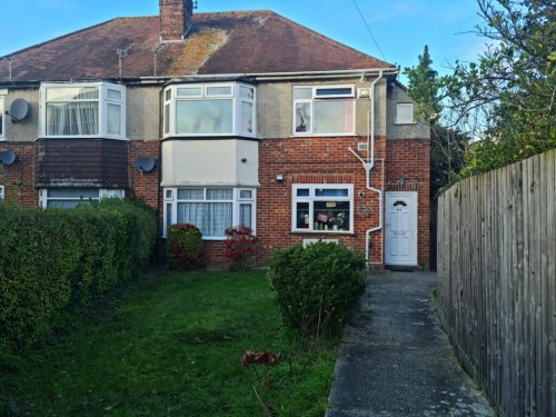 Arrange a viewing for 2 Bedroom Flat Stanfield Road Perfect for a Family