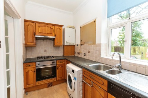 Arrange a viewing for Large 2 Bedroom Flat in Town centre