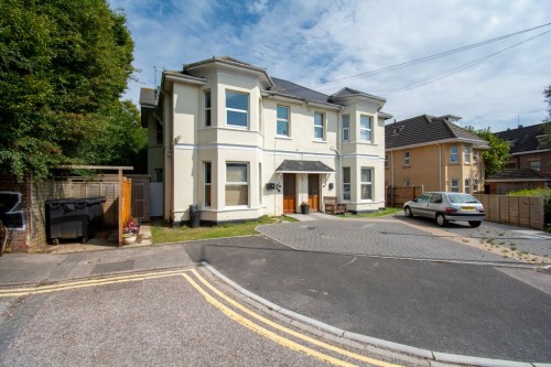 Arrange a viewing for High End 2 Bed Flat Methuen Close