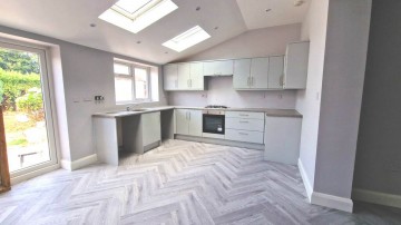 image of 122 Saxonhurst Road, Northbourne