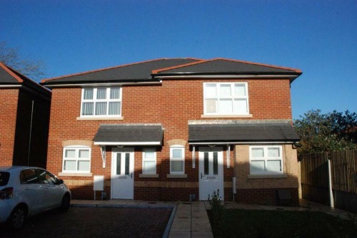 Arrange a viewing for MODERN 4 BED STUDENT HOUSE