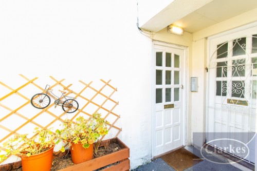 Arrange a viewing for 2 Bed Flat With Parking in Winton