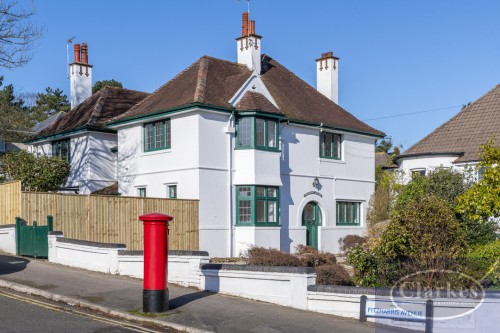 Arrange a viewing for Fitzharris Avenue, Charminster, LARGE First Floor Flat